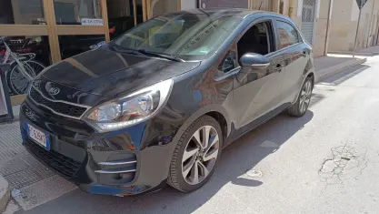 Usata Kia Rio 90 CV (66 kW) 2016 Nero Utilitaria