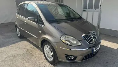 Usata Lancia Musa 95 CV (69 kW) 2010 Bronzo Monovolume