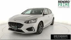 Grigio chiaro Usata 2020 Ford Focus ST-Line Tre volumi | 17.490 € (Buon prezzo)