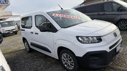 Usata Fiat Doblò 131 CV (96 kW) 2024 Monovolume