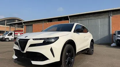 Nuova Alfa Romeo Junior Ti 145 CV (106 kW) 2026 Bianco SUV