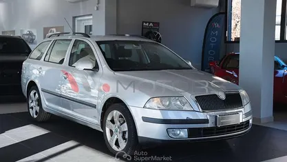 Argento Usata 2008 Skoda Octavia Elegance Station wagon | 2500 € (Buon prezzo)