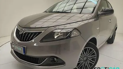 Grigio Usata 2022 Lancia Ypsilon Gold Due volumi | 12.486 € (Buon prezzo)
