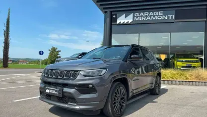 Usata Jeep Compass 241 CV (177 kW) 2022 Grigio SUV
