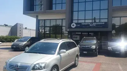 Usata Toyota Avensis 150 CV (110 kW) 2008 Grigio Station wagon