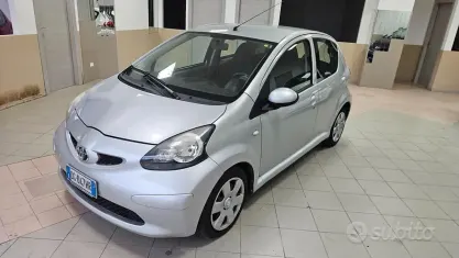 Usata Toyota Aygo Sol 68 CV (50 kW) 2007 Grigio Utilitaria