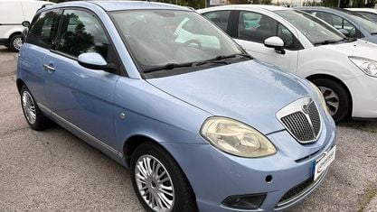 Usata Lancia Ypsilon 90 CV (66 kW) 2008 Blu Utilitaria