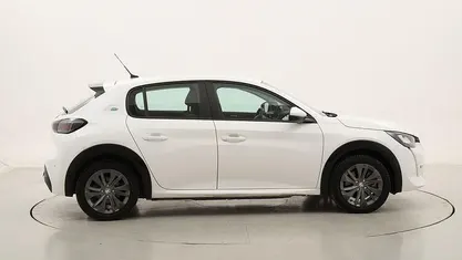 Usata Peugeot e-208 Active 56 kW (77 CV) 2021 Utilitaria