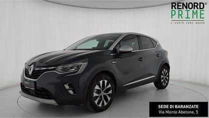 Usata Renault Captur Techno 143 CV (105 kW) 2022 Blu scuro SUV