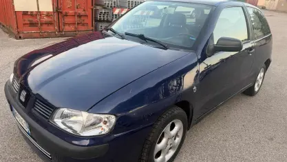 Usata Seat Ibiza Stella 68 CV (50 kW) 2000 Blu Utilitaria