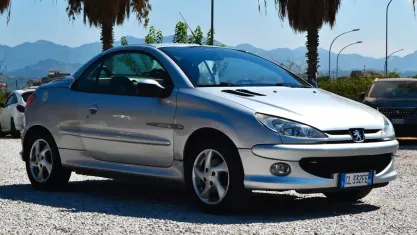 Usata Peugeot 206 CC 109 CV (80 kW) 2004 Argento Cabrio