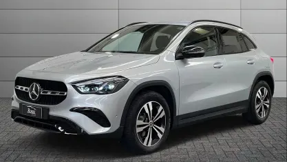 Uusi Mercedes GLA200 150 HP (110 kW) 2026 Musta Katumaasturi