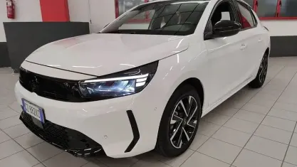 Usata Opel Corsa 101 CV (74 kW) 2025 Bianco Utilitaria