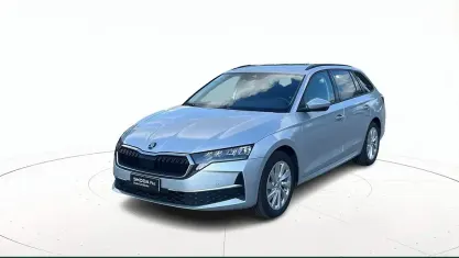 Usata Skoda Octavia Executive 150 CV (110 kW) 2024 Grigio pastello Station wagon