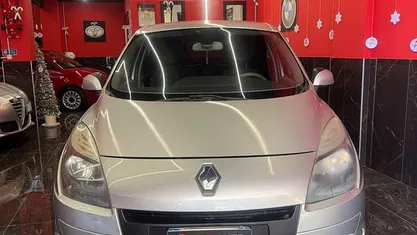 Usata Renault Scénic III Dynamique 110 CV (80 kW) 2011 Argento Monovolume