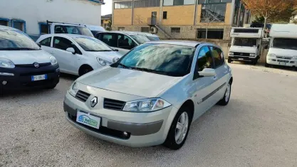 Usata Renault Mégane II Sportway 100 CV (73 kW) 2006 Argento Berlina