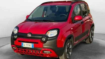 Usata Fiat Panda Cross Cross 69 CV (50 kW) 2024 Rosso Utilitaria