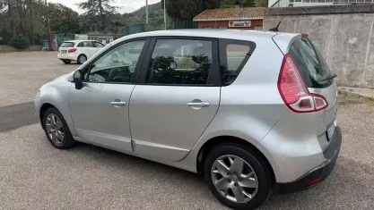 Usata Renault Scénic III XMOD 110 CV (80 kW) 2013 Grigio Monovolume
