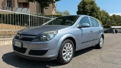 Usata Opel Astra Enjoy 90 CV (66 kW) 2004 Grigio Berlina