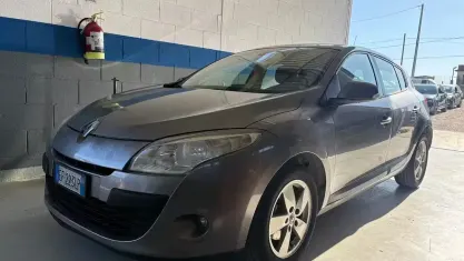 Usata Renault Mégane Dynamique 110 CV (80 kW) 2010 Marrone Berlina