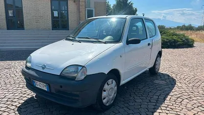 Usata Fiat 600 54 CV (39 kW) 2007 Bianco Berlina