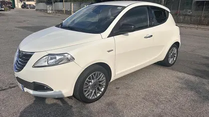 Bianco Usata 2012 Lancia Ypsilon S Due volumi | 4990 € (Ottimo prezzo)