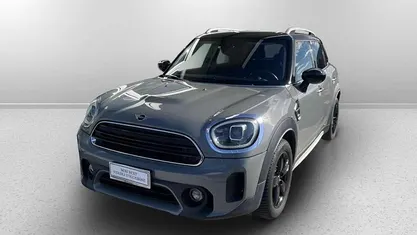 Moonwalk grey metallic Usata 2022 Mini Cooper Countryman Business SUV | 27.000 € (Buon prezzo)