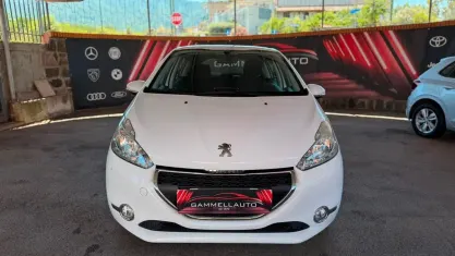 Usata Peugeot 208 Active 68 CV (50 kW) 2012 Bianco Utilitaria