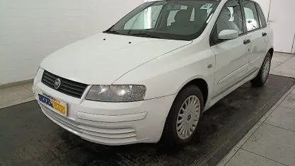 Usata Fiat Stilo Dynamic 103 CV (75 kW) 2004 Grigio metallizzato Berlina