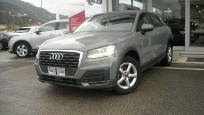 Grigio Usata 2020 Audi Q2 Business SUV | 23.000 € (Buon prezzo)