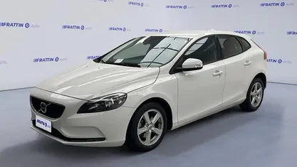 Usata Volvo V40 Kinetic 120 CV (88 kW) 2018 Bianco Berlina