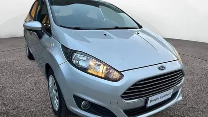 Grigio Usata 2015 Ford Fiesta Titanium Berlina | 8900 € (Buon prezzo)