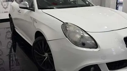 Bianco Usata 2012 Alfa Romeo Giulietta Distinctive Tre volumi | 2500 € (Ottimo prezzo)