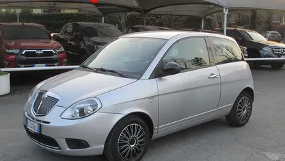 Begagnad Lancia Ypsilon 69 HK (50 kW) 2011 Silver Halvkombi