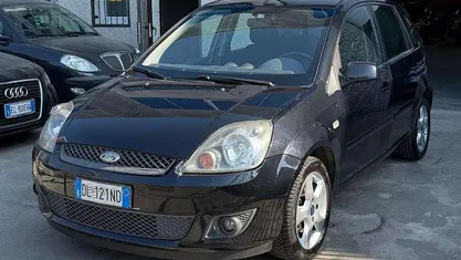 Usata Ford Fiesta Ghia 75 CV (55 kW) 2007 Nero Utilitaria