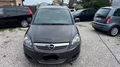 Usata Opel Zafira 150 CV (110 kW) 2012 Nero Monovolume