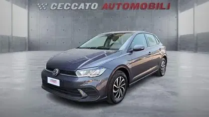 Usata VW Polo Life 95 CV (69 kW) 2023 Grigio Utilitaria