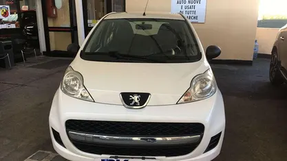 Bianco Usata 2010 Peugeot 107 Access Due volumi | 4750 € (Buon prezzo)