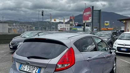 Usata Ford Fiesta 69 CV (50 kW) 2011 Gray Utilitaria