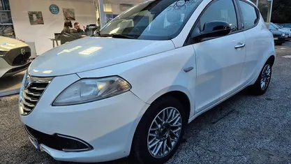 Usata Lancia Ypsilon Silver 69 CV (50 kW) 2012 Bianco Utilitaria