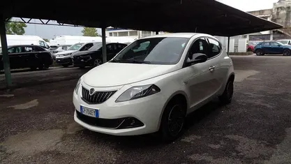 Usata 2023 Lancia Ypsilon Gold Due volumi | 12.900 € (Buon prezzo)