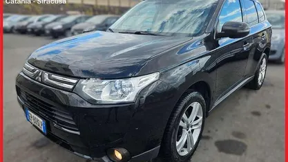 Nero Usata 2013 Mitsubishi Outlander Intense SUV | 10.990 € (Buon prezzo)