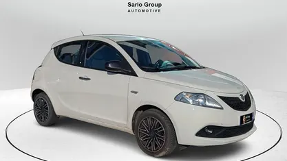 Usata Lancia Ypsilon Platinum 69 CV (50 kW) 2018 Bianco Utilitaria