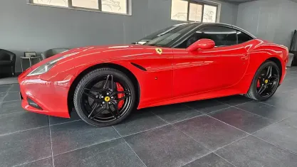 Usata Ferrari California 560 CV (411 kW) 2015 Rosso Cabrio