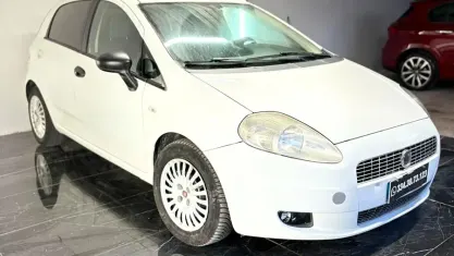 Usata Fiat Grande Punto Dynamic 75 CV (55 kW) 2009 Bianco Utilitaria