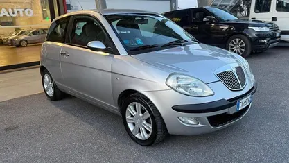 Usata Lancia Ypsilon 60 CV (44 kW) 2005 Argento Utilitaria