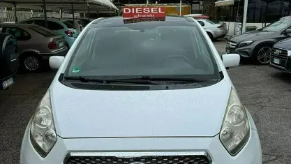 Usata Kia Venga LX 115 CV (84 kW) 2011 Bianco Utilitaria