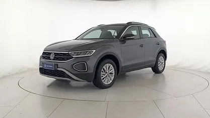 Indium grey metallizzato nero Usata 2024 VW T-Roc Life SUV | 25.900 € (Ottimo prezzo)