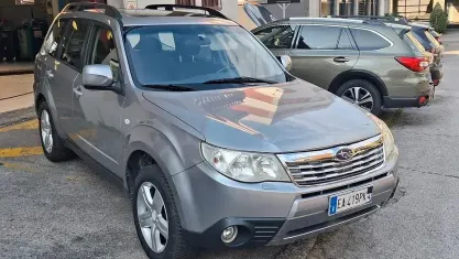 Usata Subaru Forester 150 CV (110 kW) 2010 Grigio SUV