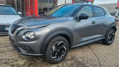 Begagnad Nissan Juke Acenta 114 HK (83 kW) 2024 Grå SUV